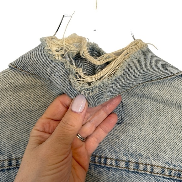 Levi’s Denim Trucker Jacket Side and Breast Pockets Distressed Collar Size 40L - Picture 8 of 15
